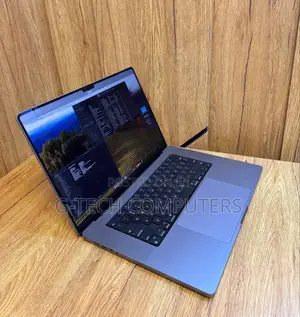 New Laptop Apple MacBook Pro 2017 8GB Intel Core I5 SSD 256GB