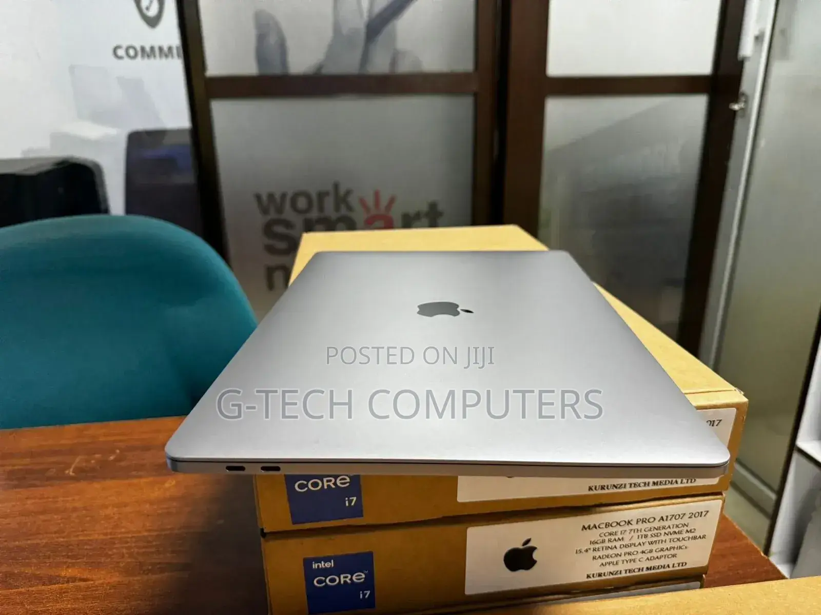 New Laptop Apple MacBook Pro 2017 8GB Intel Core I5 SSD 256GB