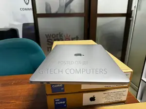 New Laptop Apple MacBook Pro 2017 8GB Intel Core I5 SSD 256GB