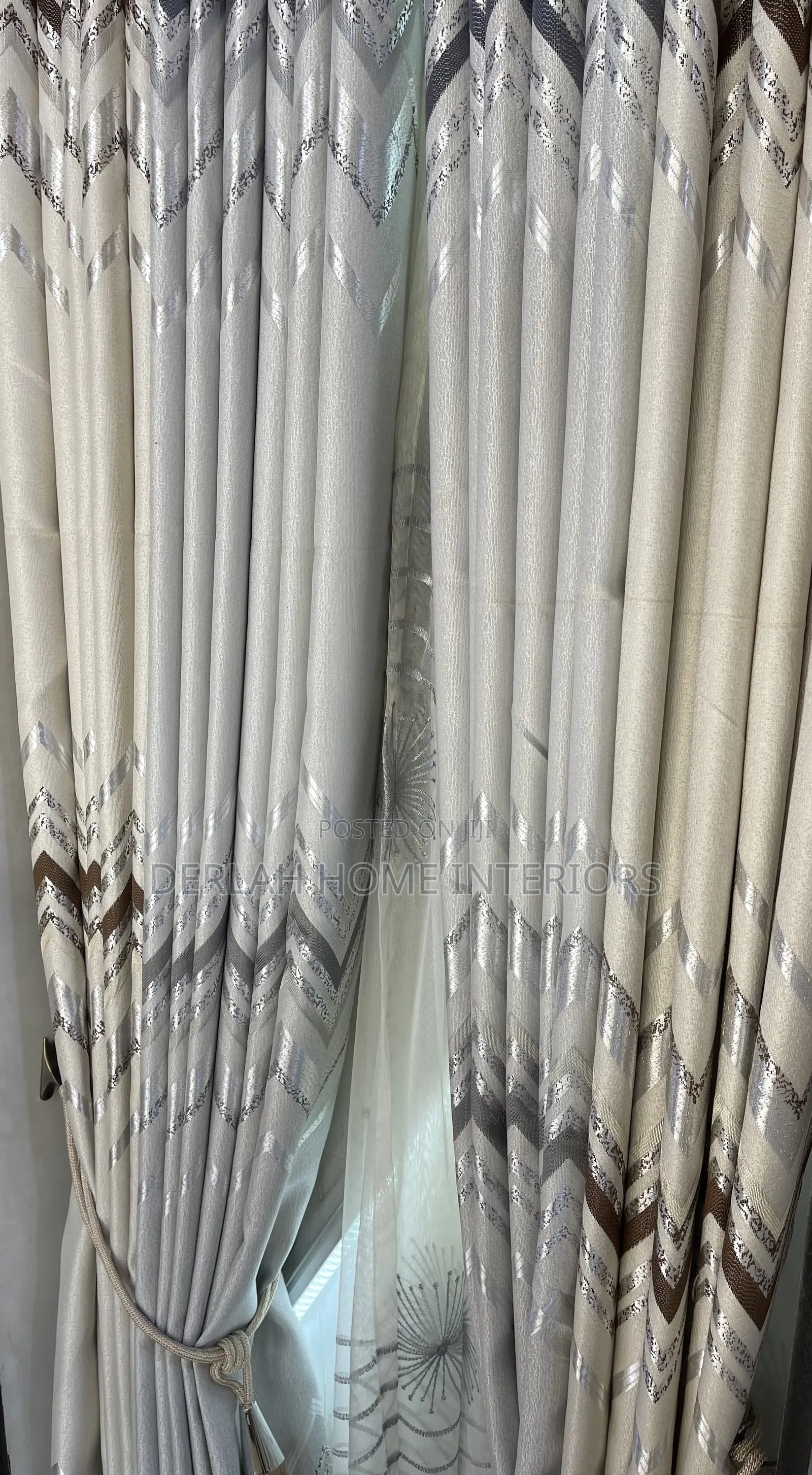 Zigzag Curtain in Brown and Grey Per Ready Meter