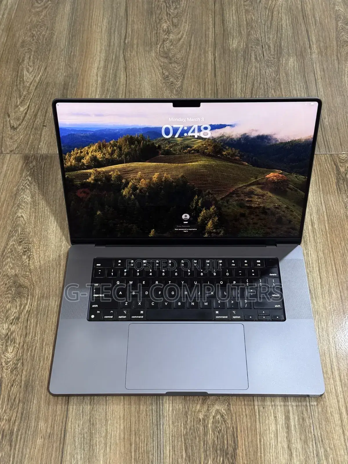 New Laptop Apple MacBook Pro 8GB Apple M1 SSD 512GB
