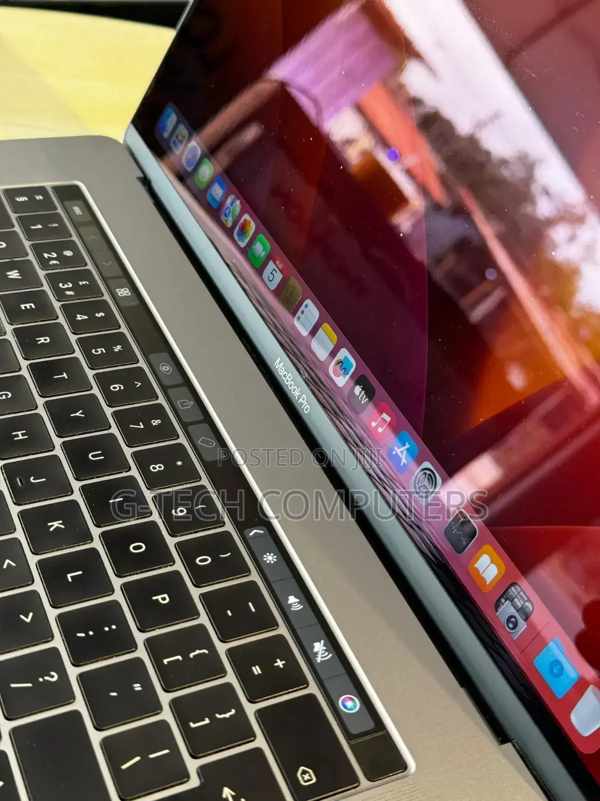New Laptop Apple MacBook Pro 2017 8GB Intel Core M SSD 256GB