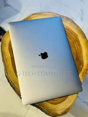New Laptop Apple MacBook Pro 2017 8GB Intel Core M SSD 256GB