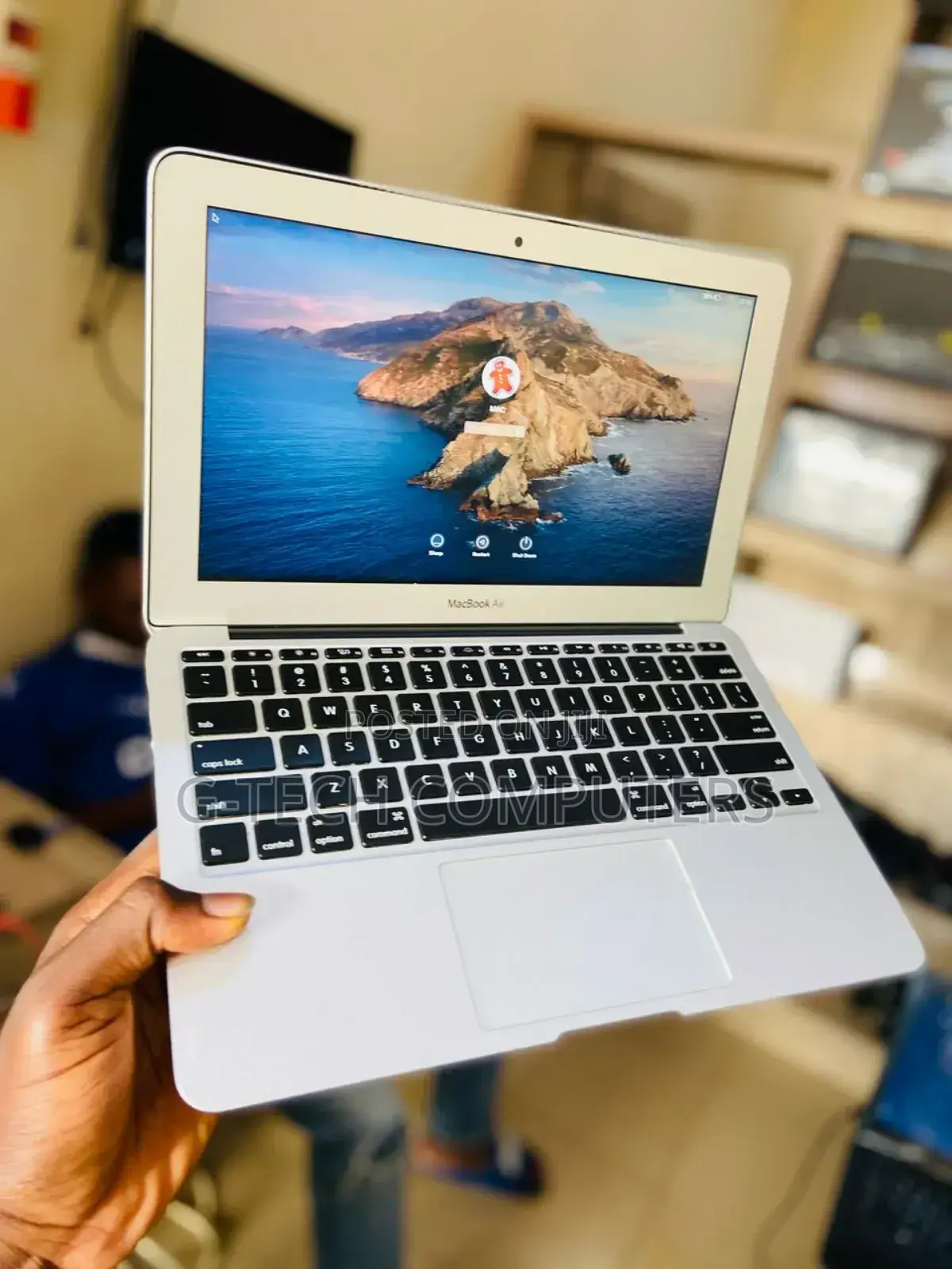 New Laptop Apple MacBook Pro 8GB Intel Core I5 SSD 256GB