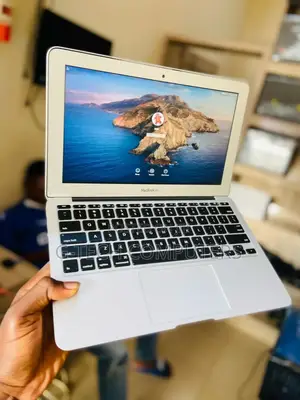 New Laptop Apple MacBook Pro 8GB Intel Core I5 SSD 256GB