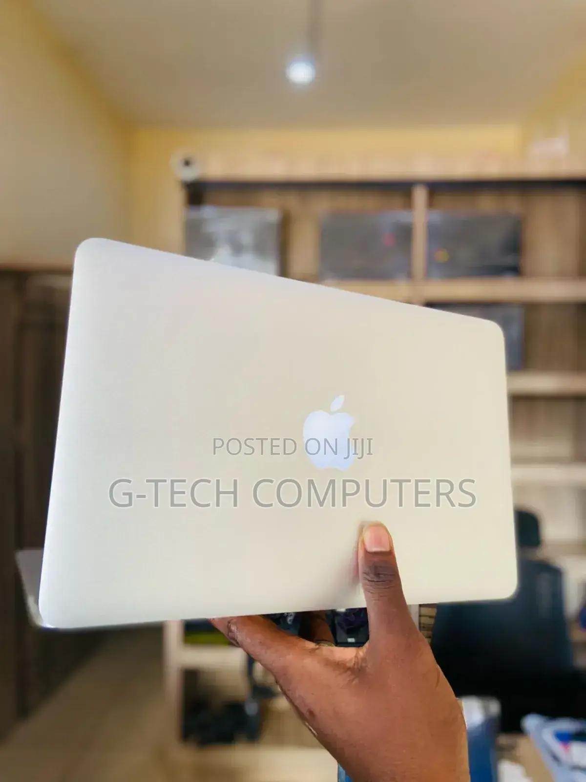 New Laptop Apple MacBook Pro 8GB Intel Core I5 SSD 256GB