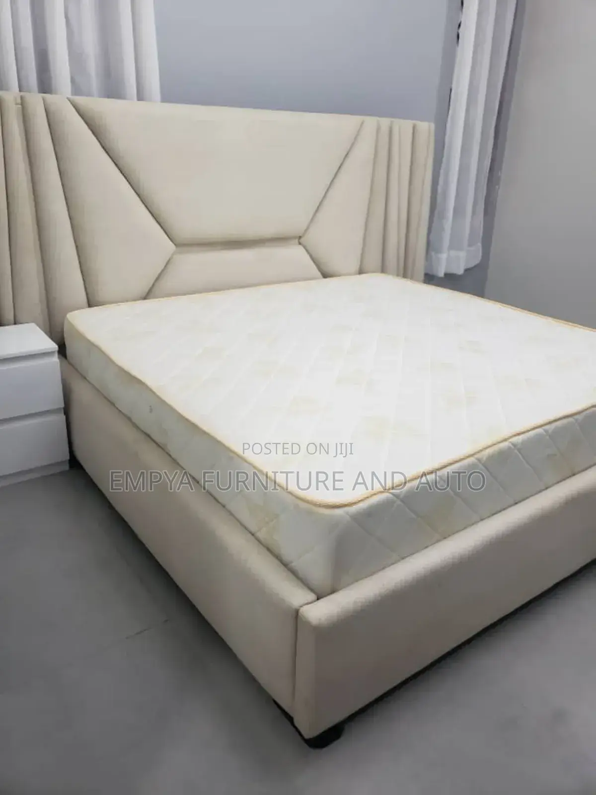 Cream Bed for Ever