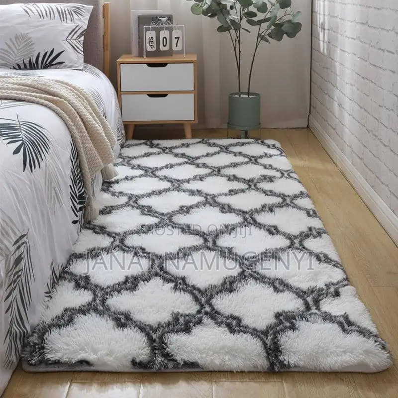 Black and White Medium Carpet (1.5 *2m)