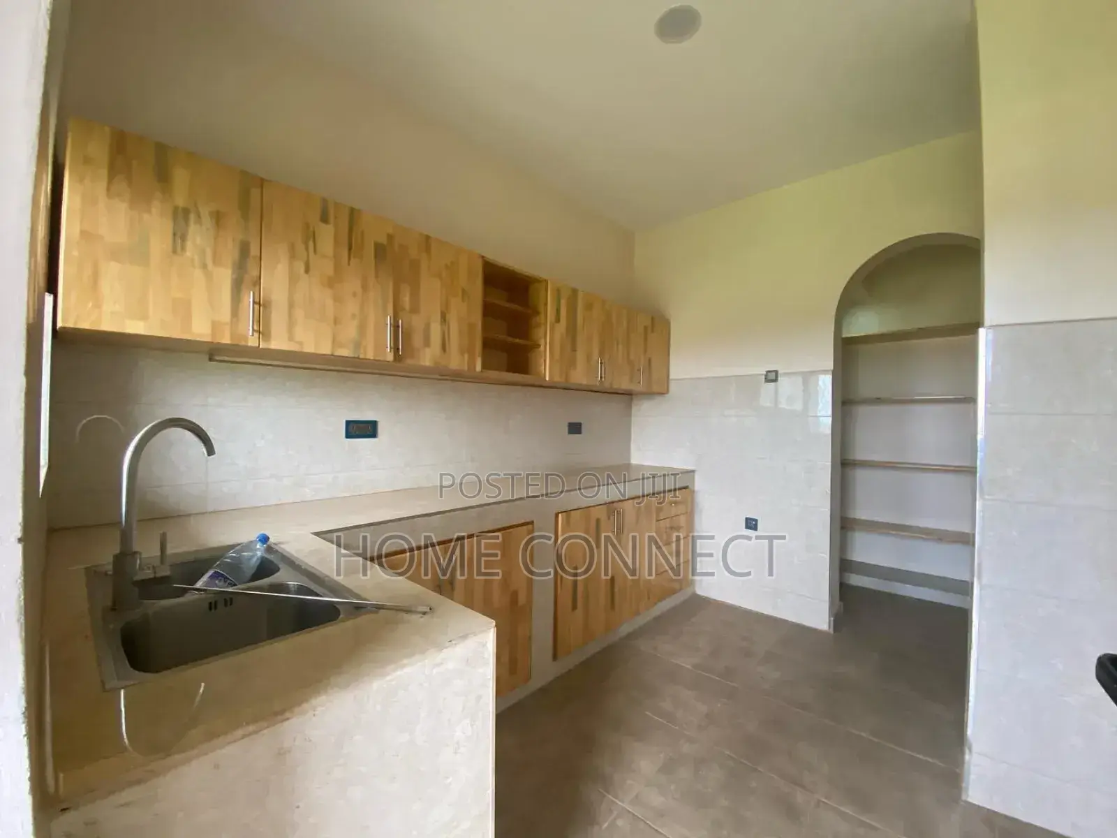 3bdrm Duplex in Kulambiro Ring Rd, Central Division for rent