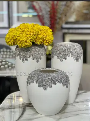 Flower Vase for Center Table