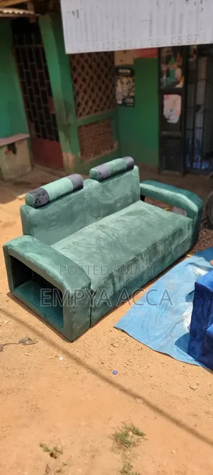 Reeen Amming Sofa