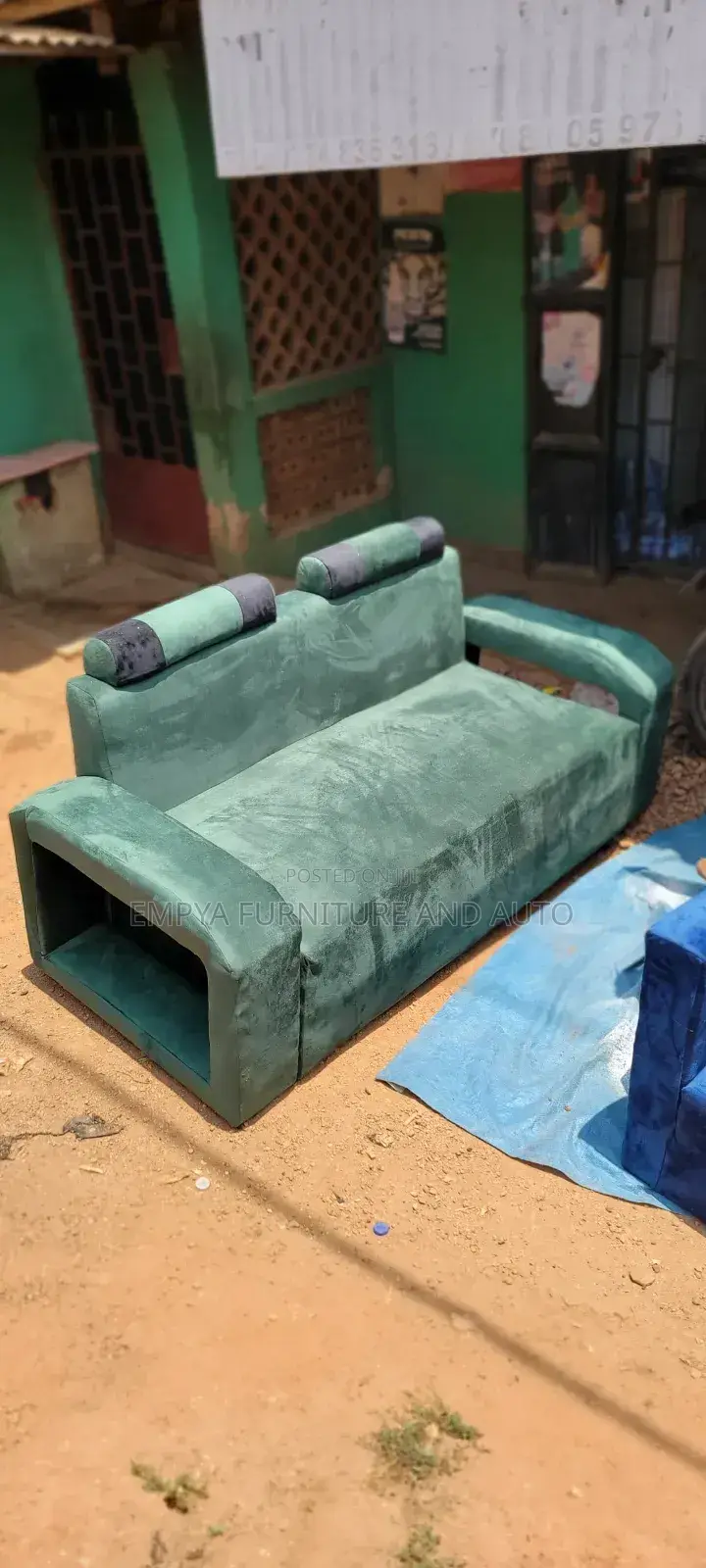 Reeen Amming Sofa