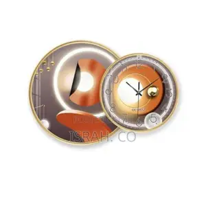 Attractive Wall Decorations With a Clock