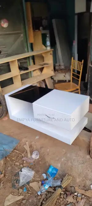 Centre Table N Glass Me