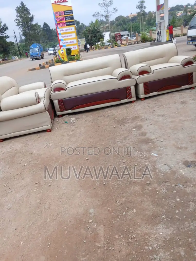 Kapango Sofa Set