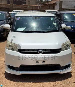 Toyota Corolla Rumion Hatchback 1.5 FWD 2012 White