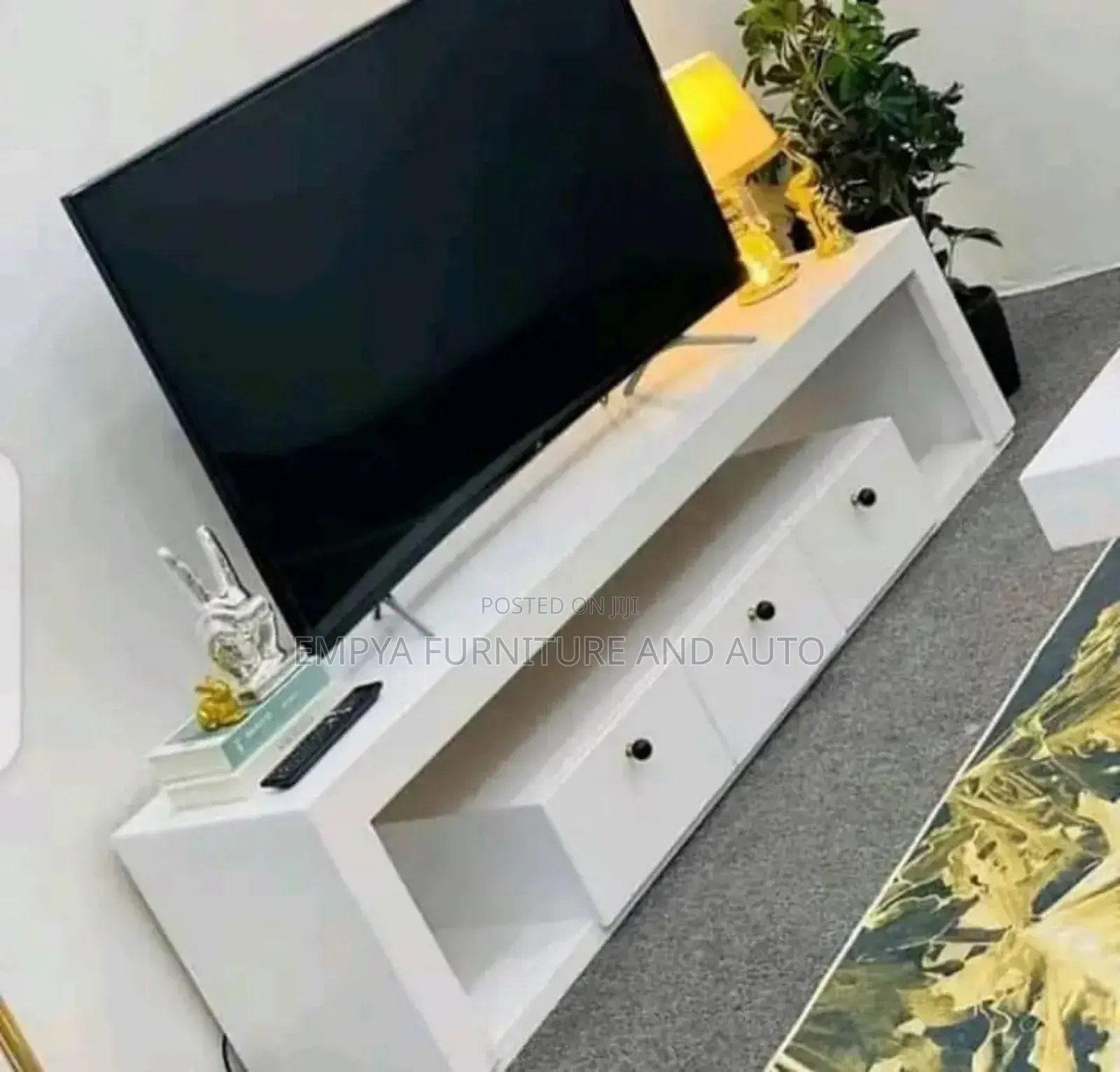 Membrane Tv Stand Out