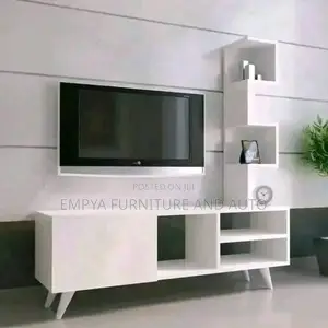 Ryt Handed Tv Stand