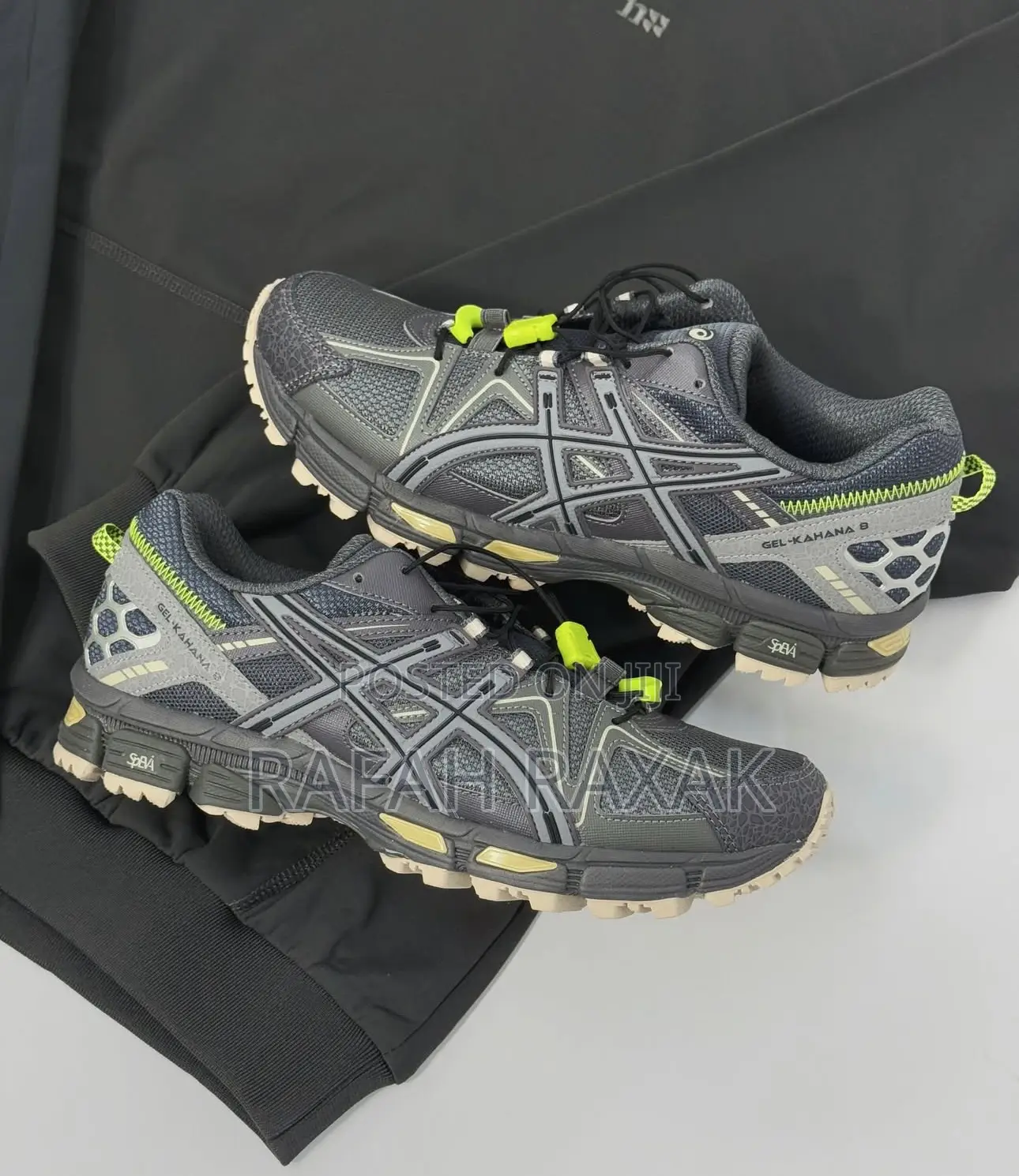 Original Graphite Grey Asics Gel-Kahano 8 Sneaker
