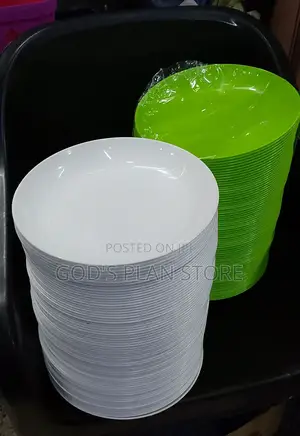 White and Green Plastic Plates 12pcs