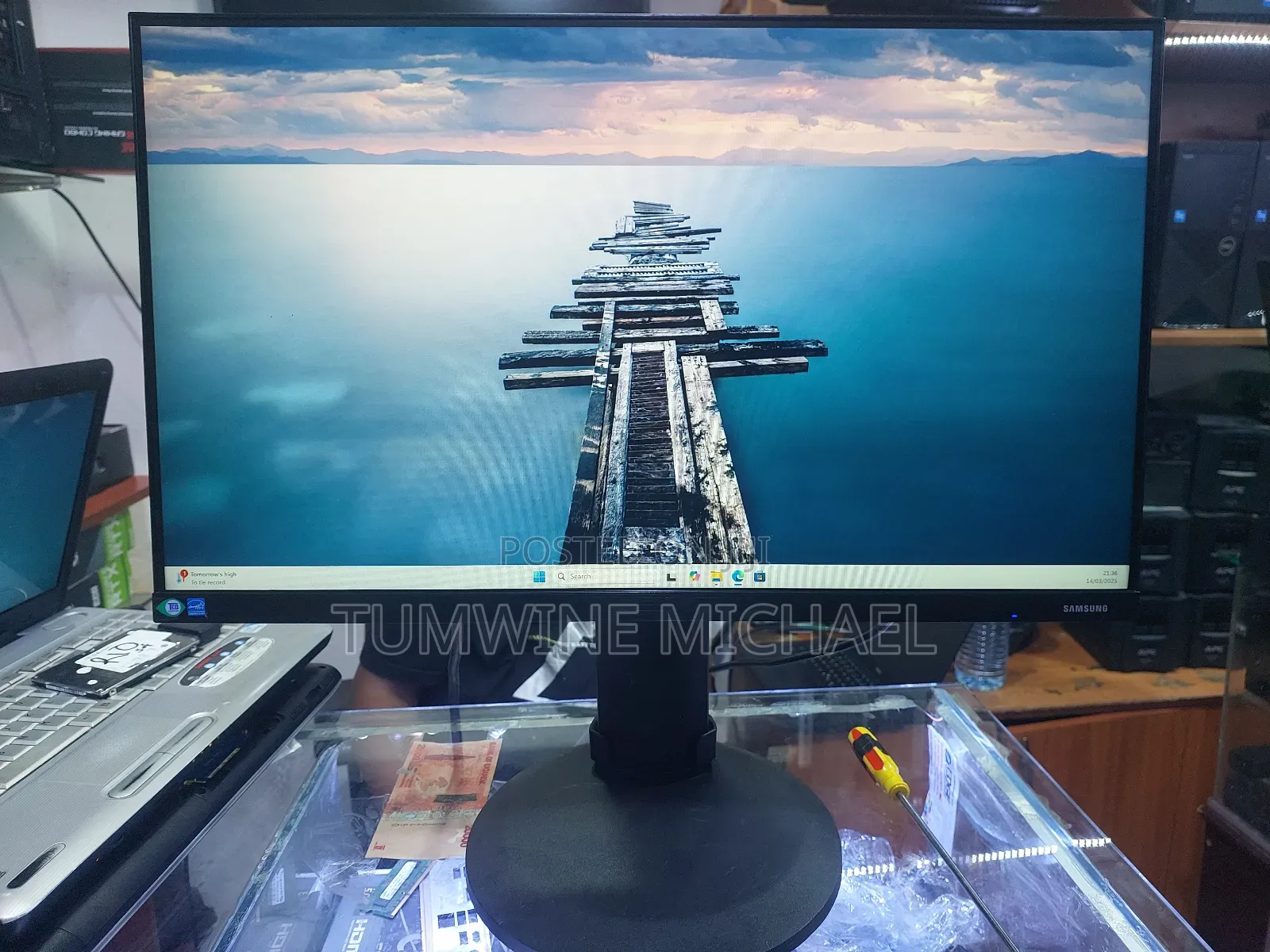 Ips Bezeless Monitor 24 Inch