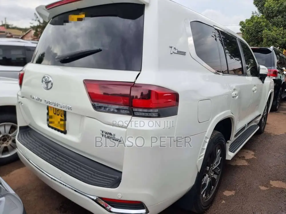 Toyota Land Cruiser 2012 White