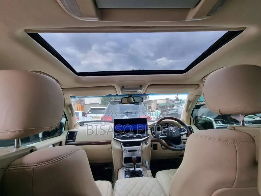 Toyota Land Cruiser 2012 White