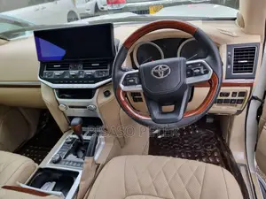 Toyota Land Cruiser 2012 White