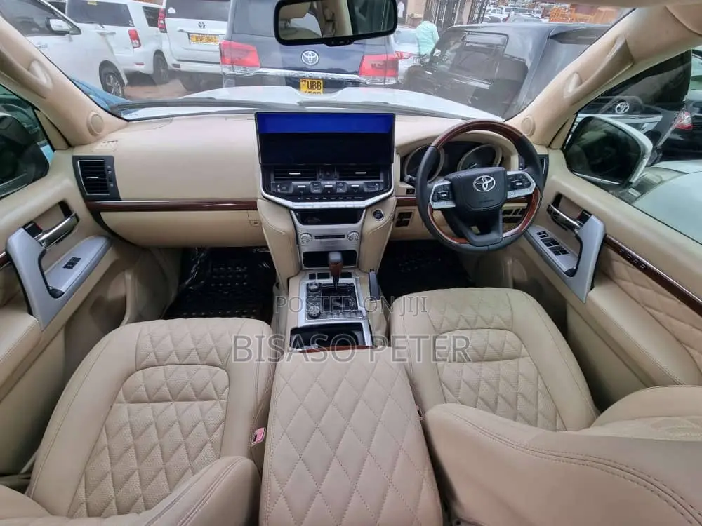 Toyota Land Cruiser 2012 White