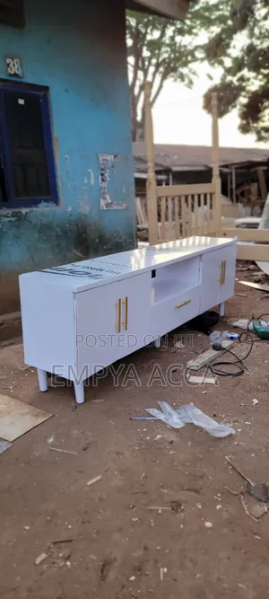 Whit Tv Stand Mable