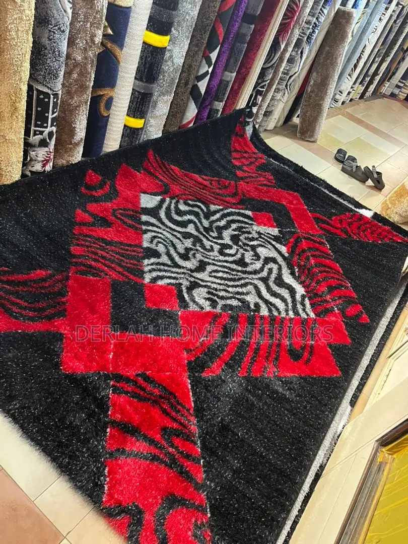 Quality Shaggy Carpets With Desighns( Medium )