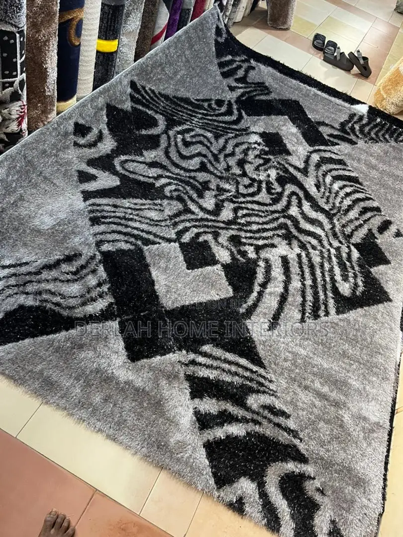 Quality Shaggy Carpets With Desighns( Medium )