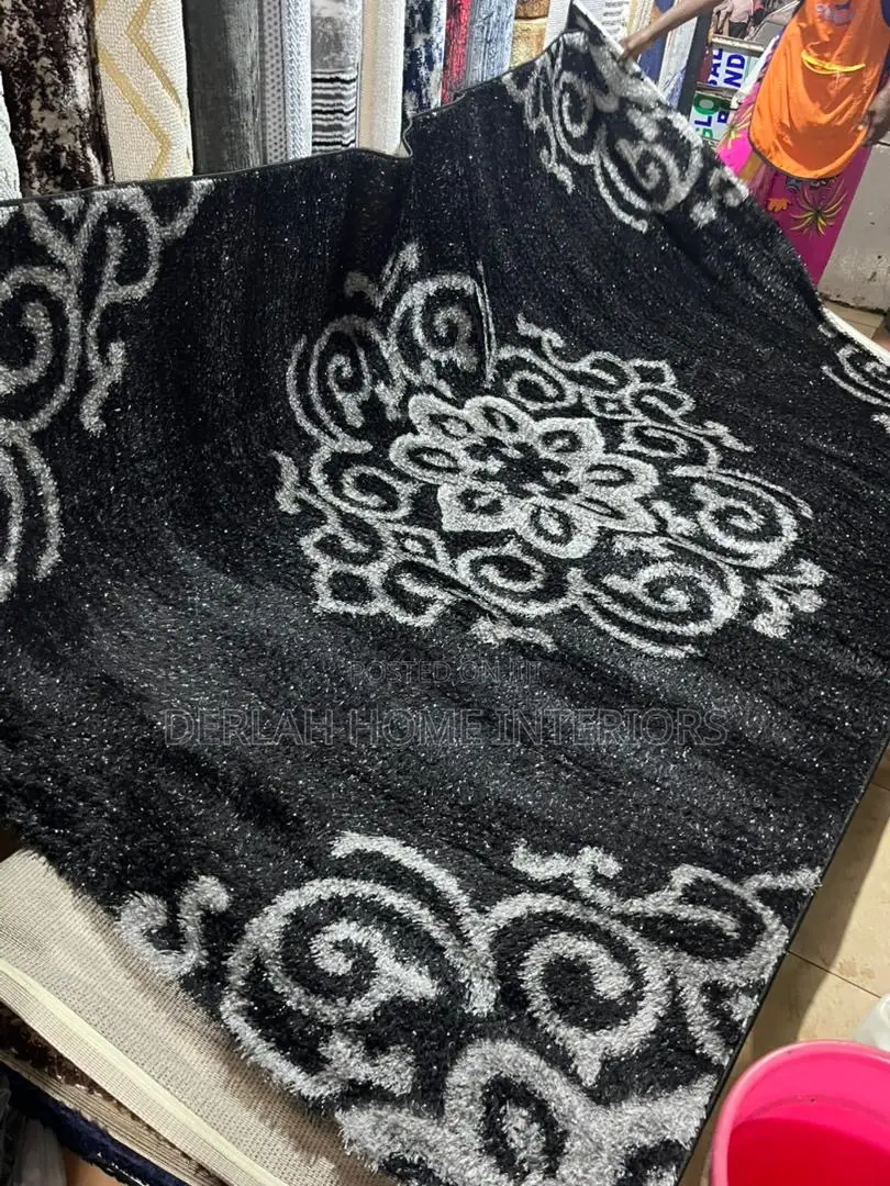 Quality Shaggy Carpets With Desighns( Medium )