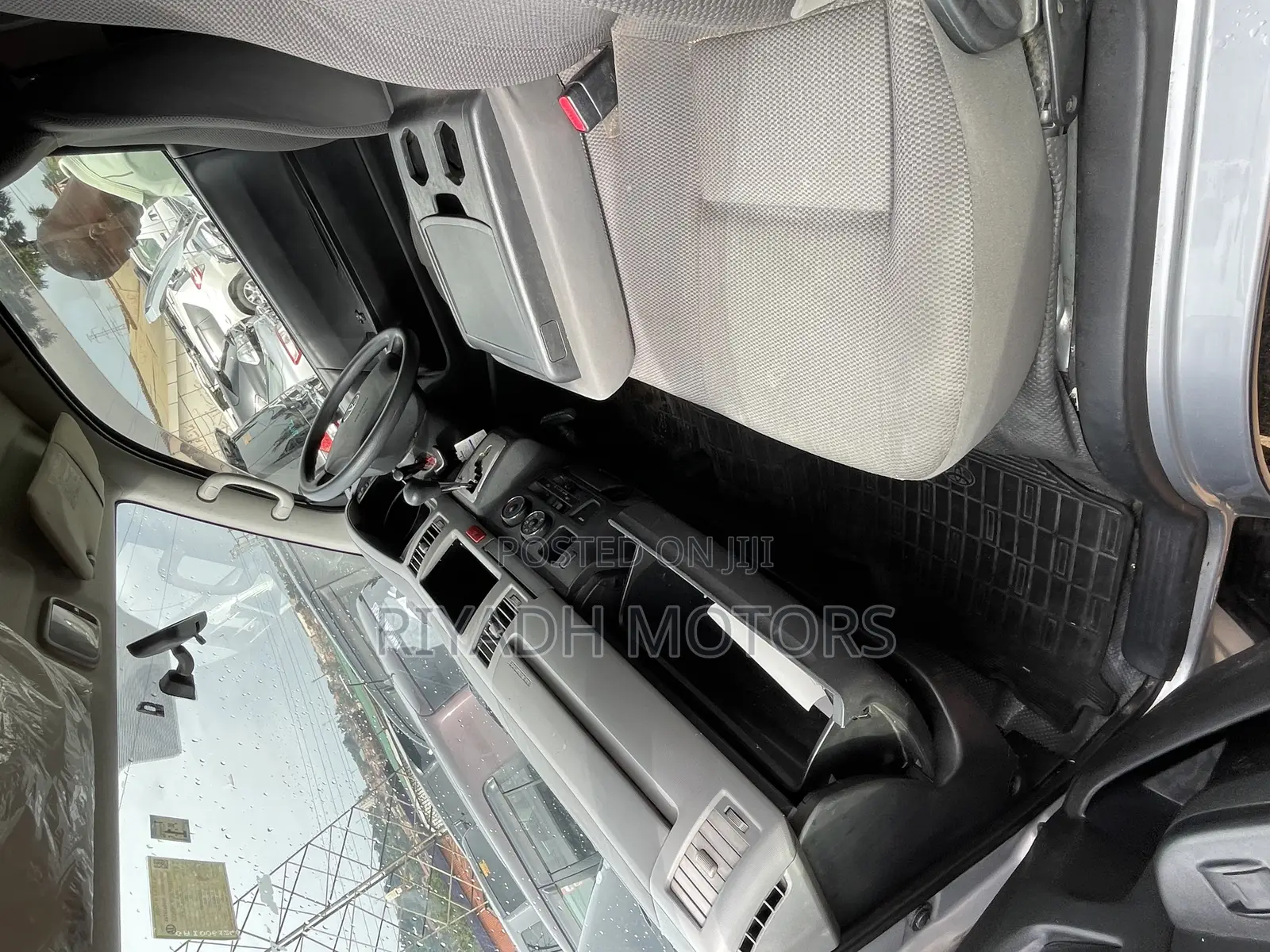 Toyota HiAce 2011 Silver