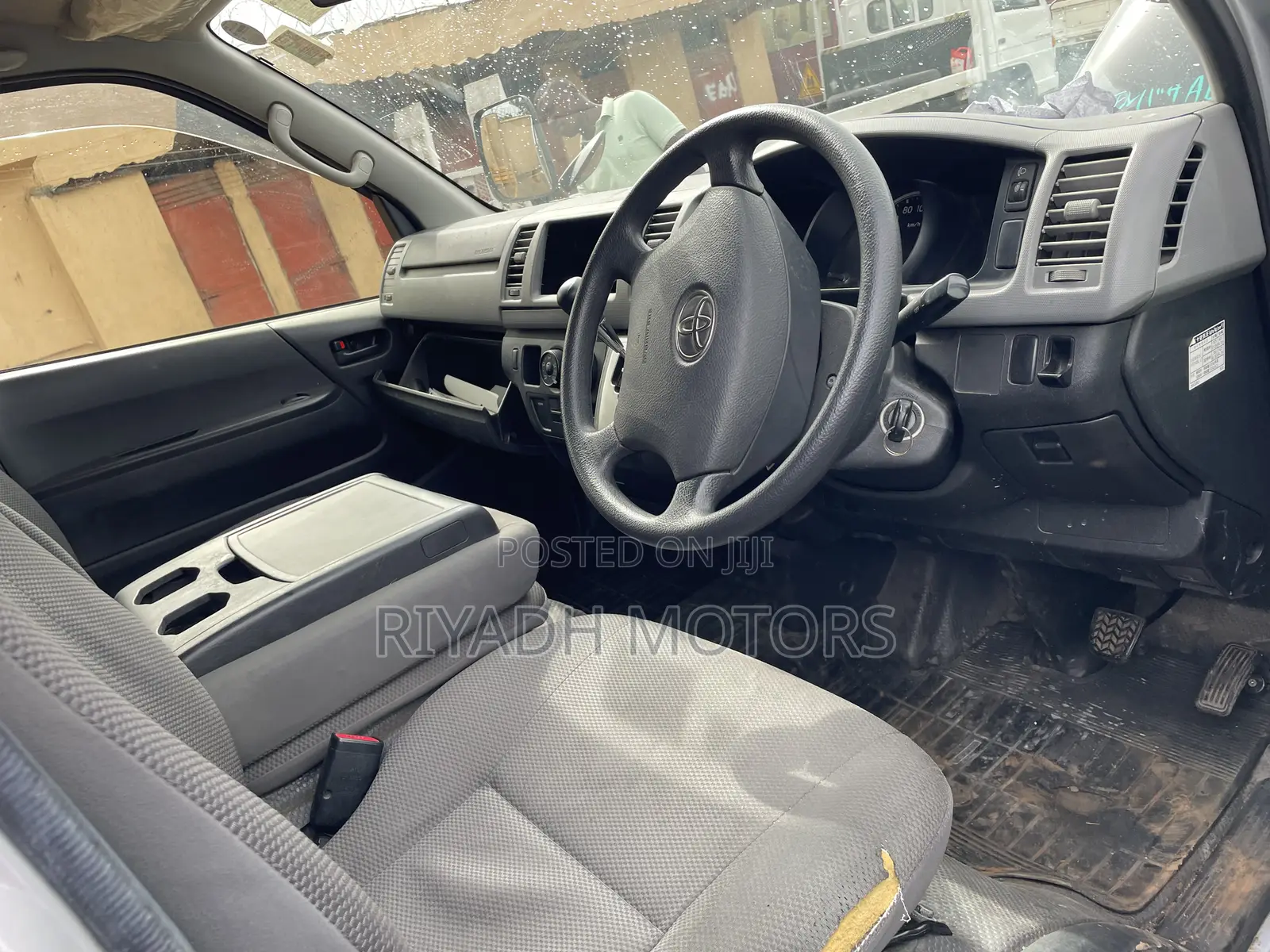 Toyota HiAce 2011 Silver