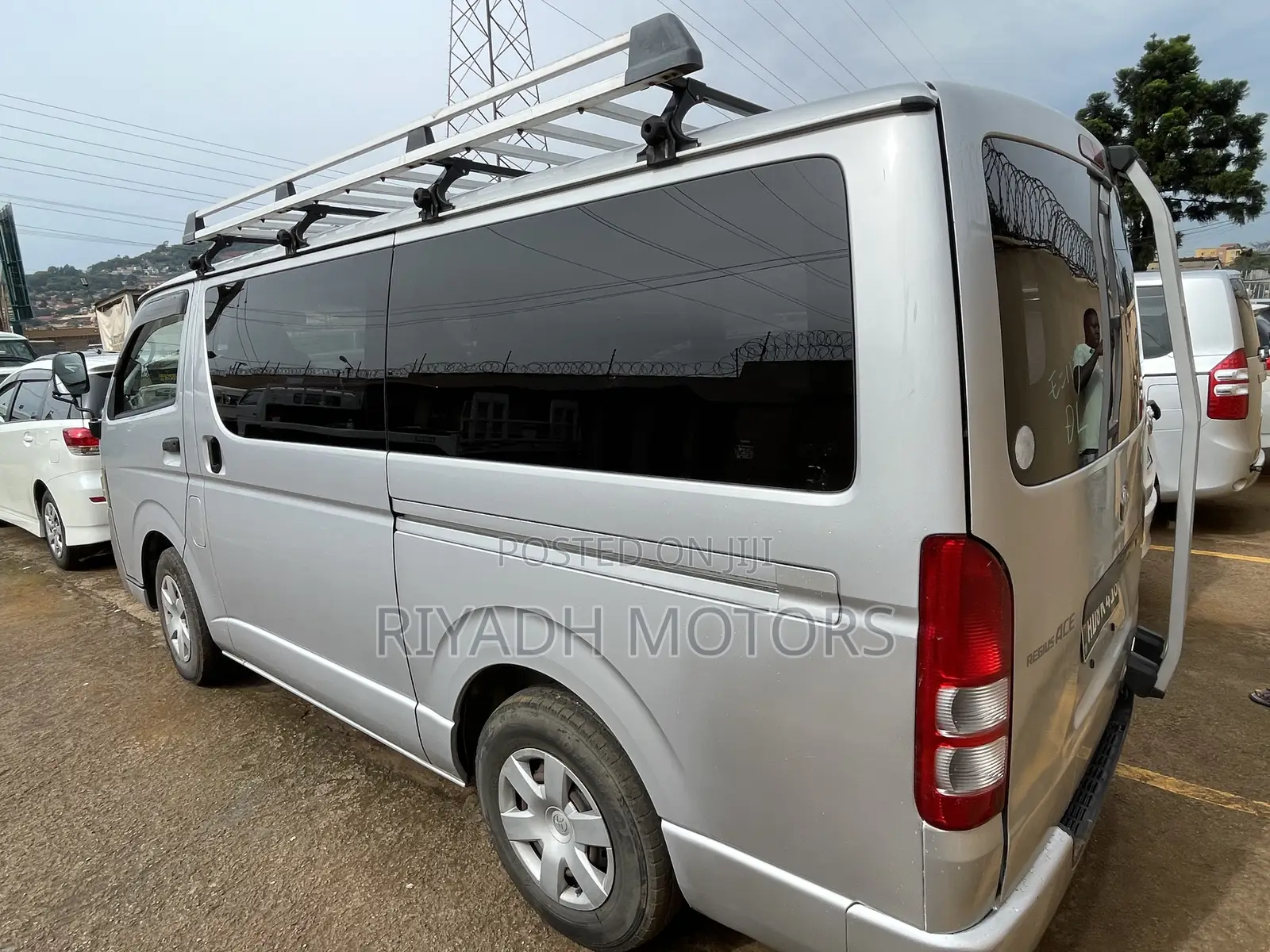 Toyota HiAce 2011 Silver