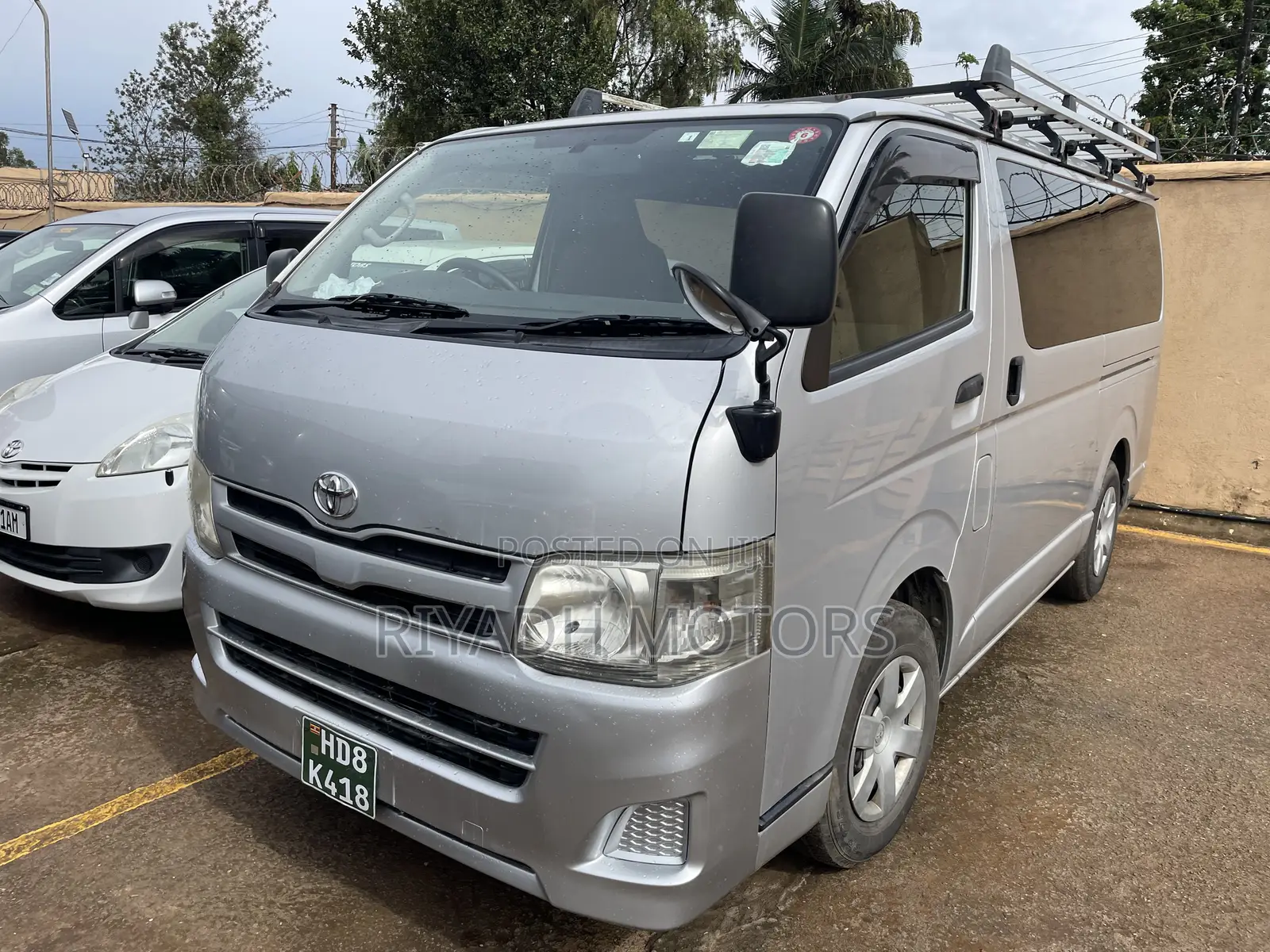 Toyota HiAce 2011 Silver