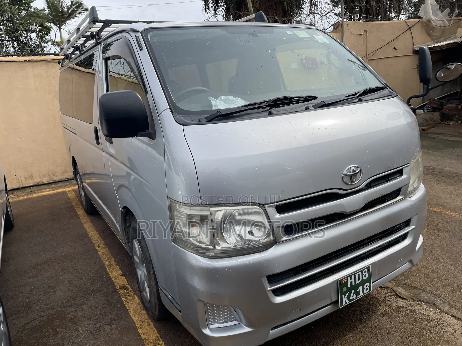 Toyota HiAce 2011 Silver
