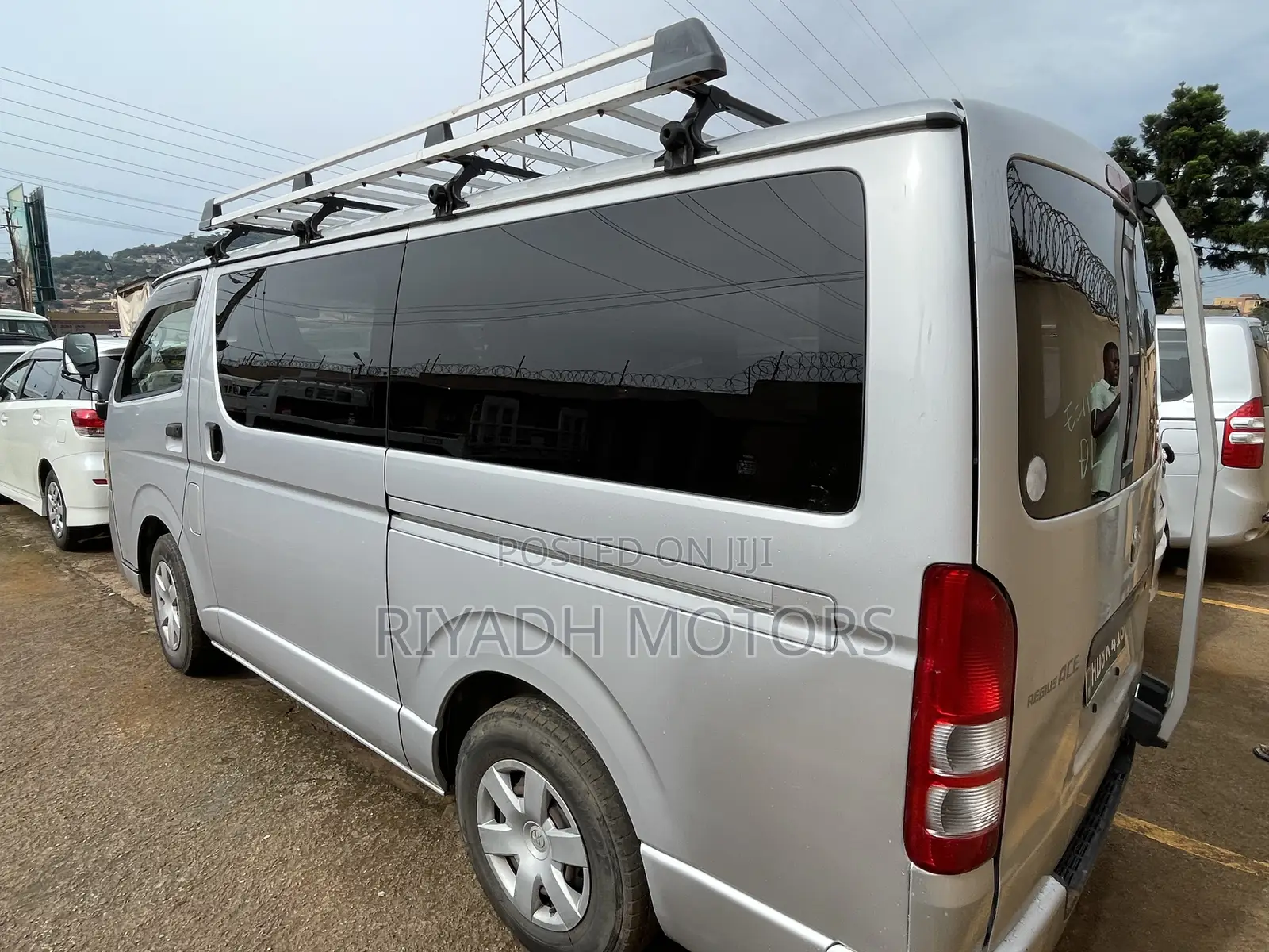 Toyota HiAce 2011 Silver