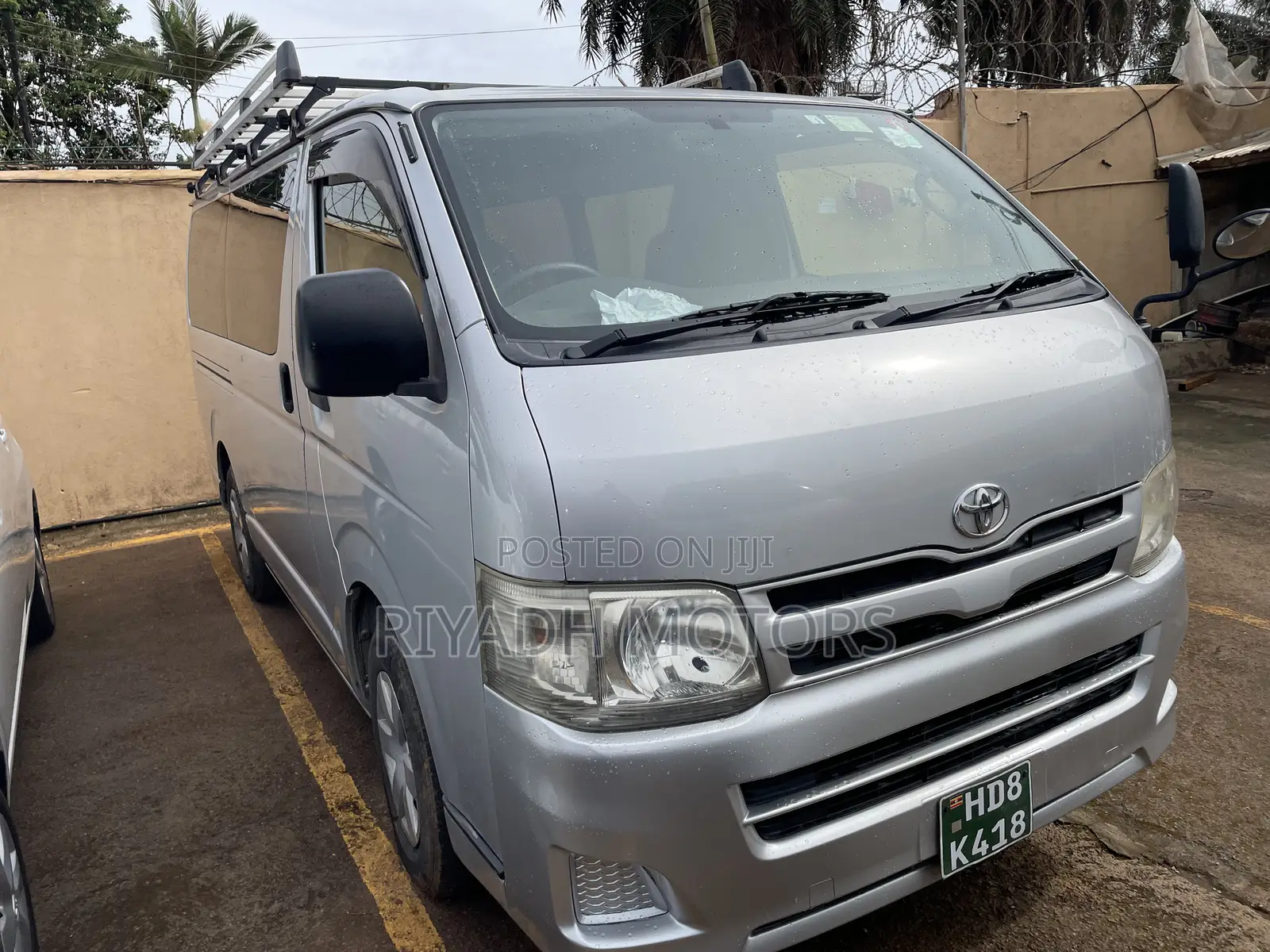 Toyota HiAce 2011 Silver
