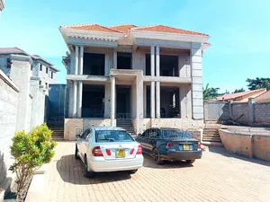 Furnished 4bdrm Mansion in Kira Nakwero for sale