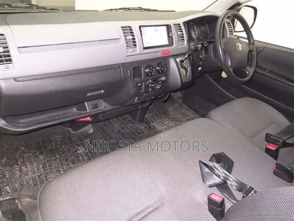 Toyota HiAce 2012 Silver