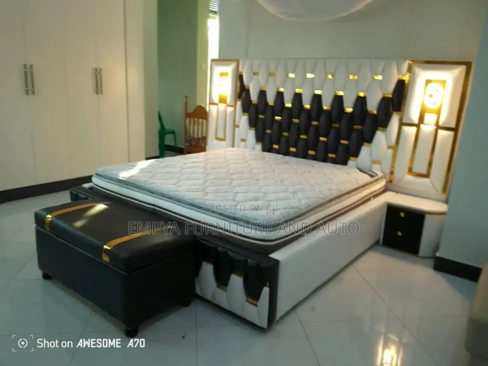 Fulll Romm Classic Geometry Bed