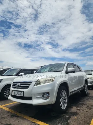 Toyota Vanguard 2011 White