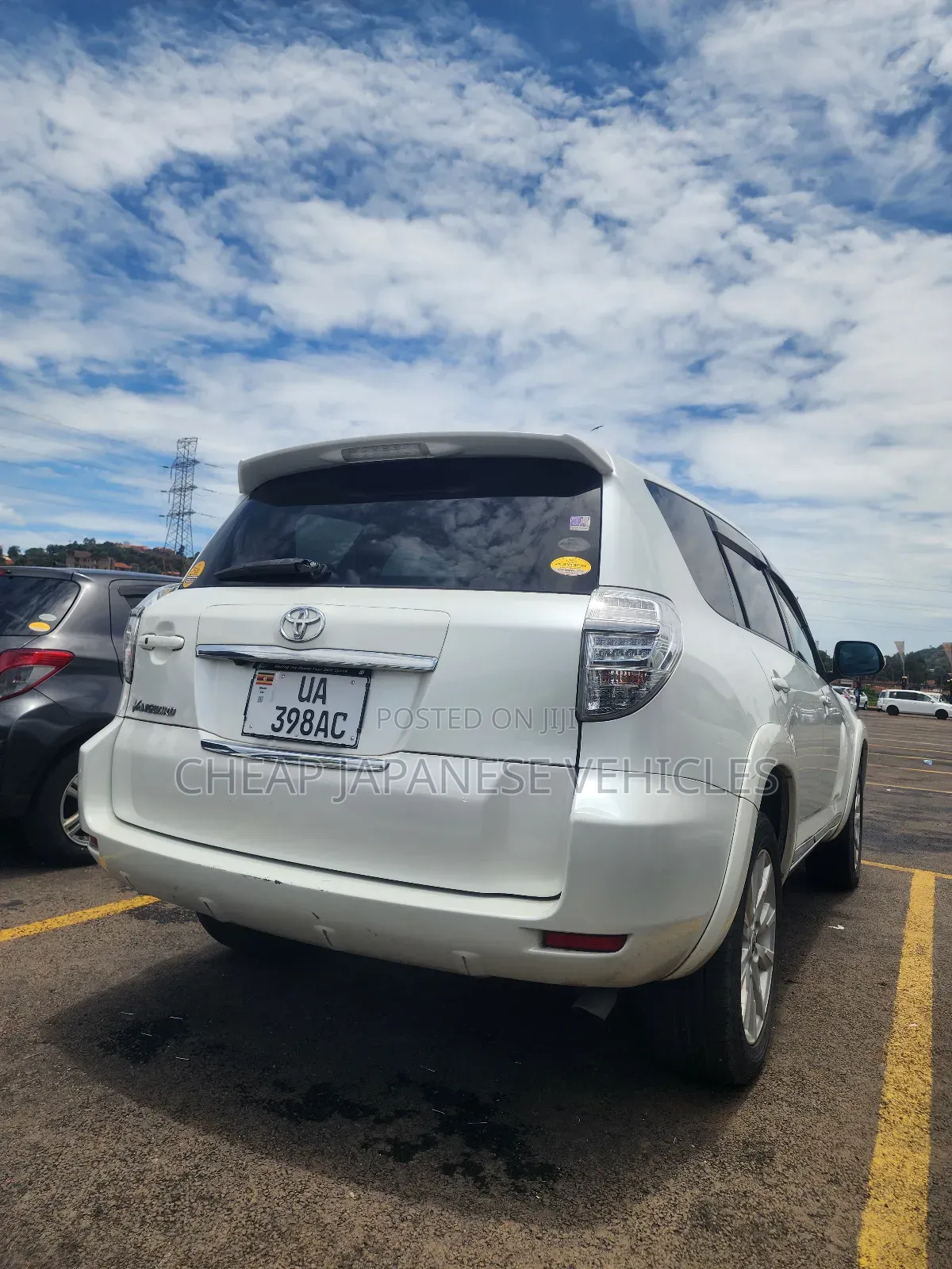 Toyota Vanguard 2011 White