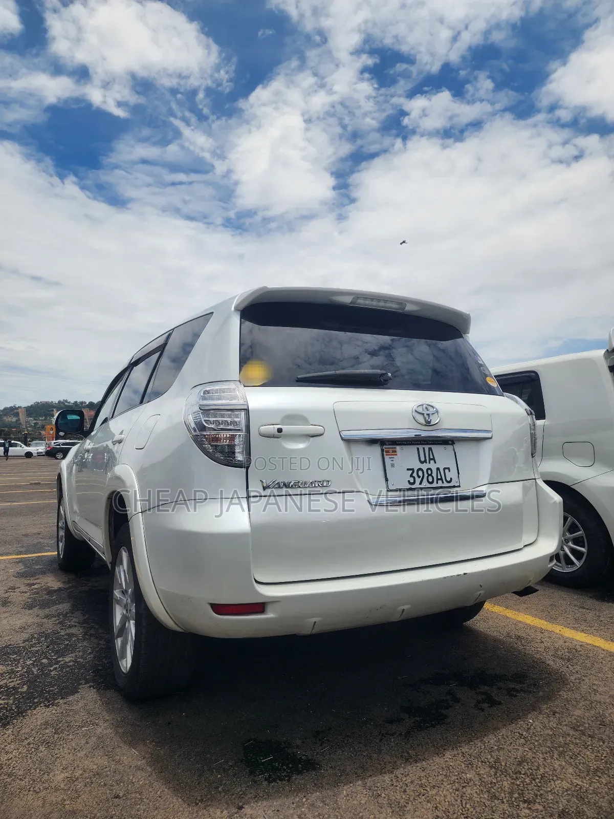 Toyota Vanguard 2011 White