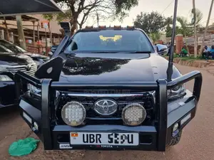 Toyota Hilux 2016 Black