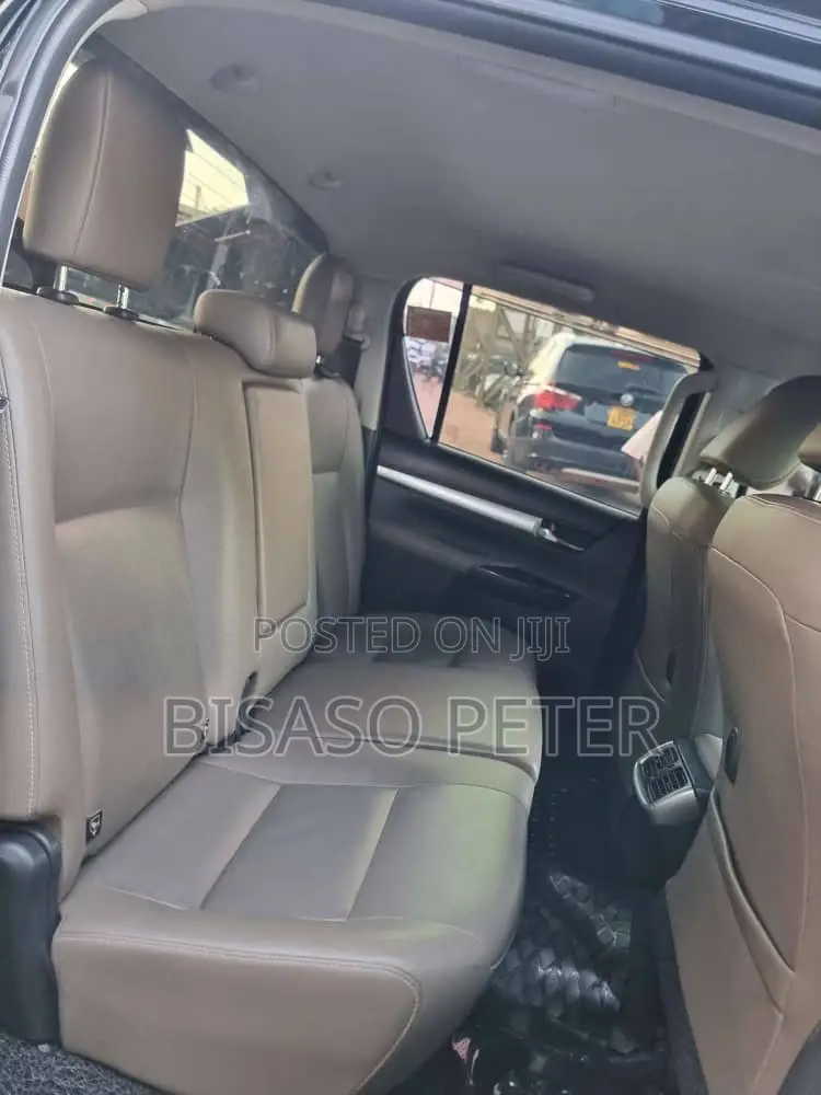Toyota Hilux 2016 Black