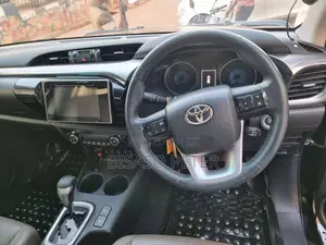 Toyota Hilux 2016 Black