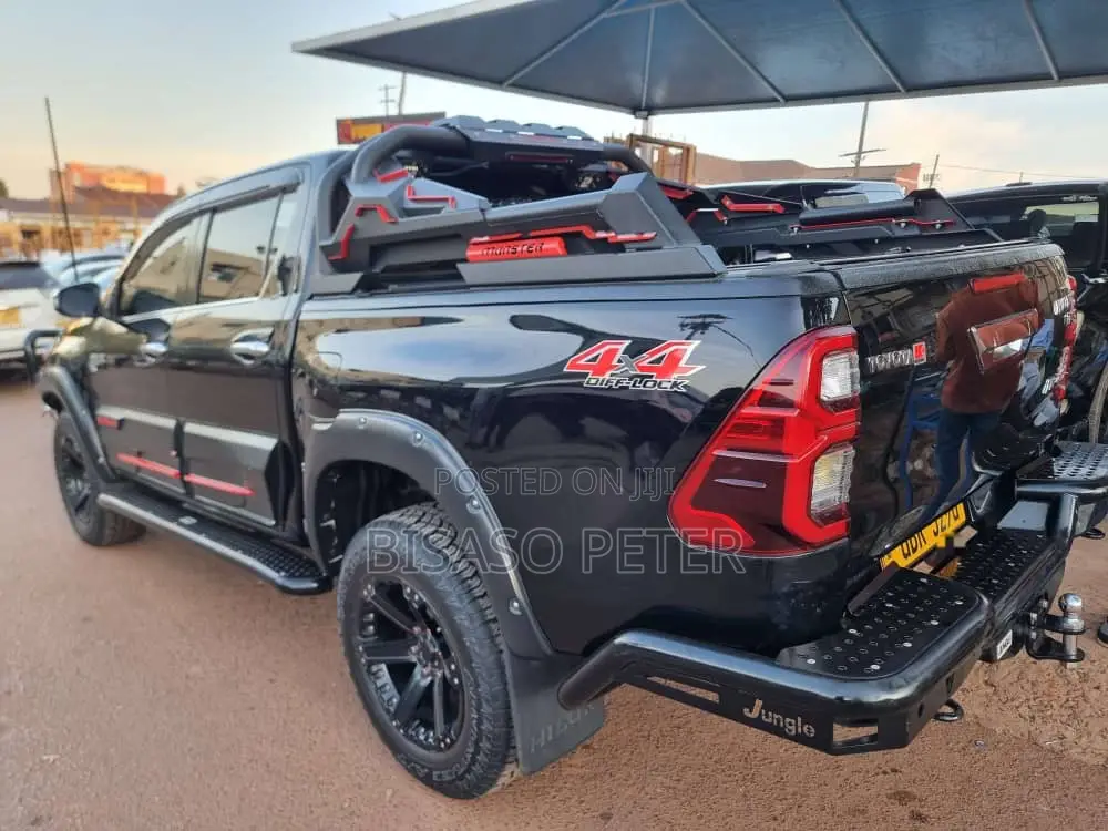 Toyota Hilux 2016 Black